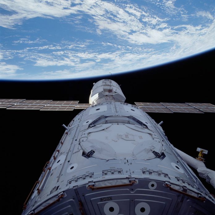 Zarya 1998 costruzione iss cuore alba