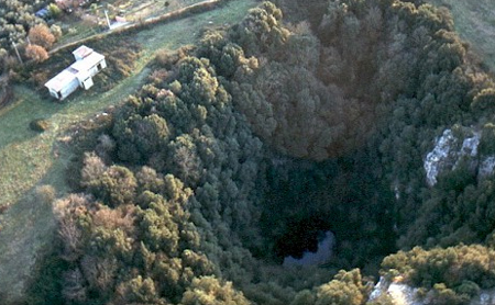 pozzo del merro sinkhole