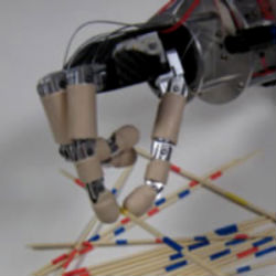 Da Pisa una mano robot low cost