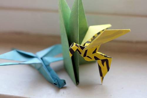 Origami che si piegano da soli, con la luce