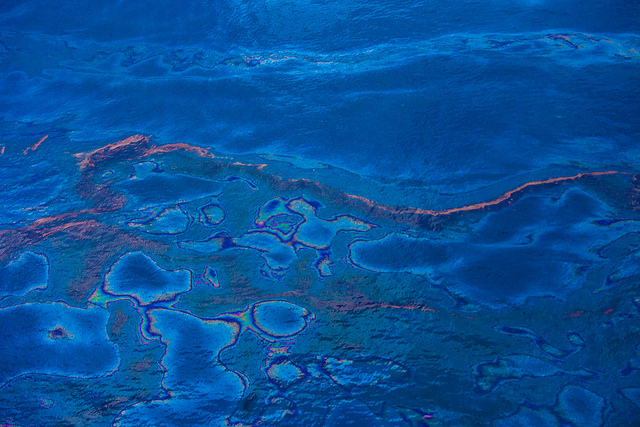 Un sapone magnetico contro le chiazze di petrolio