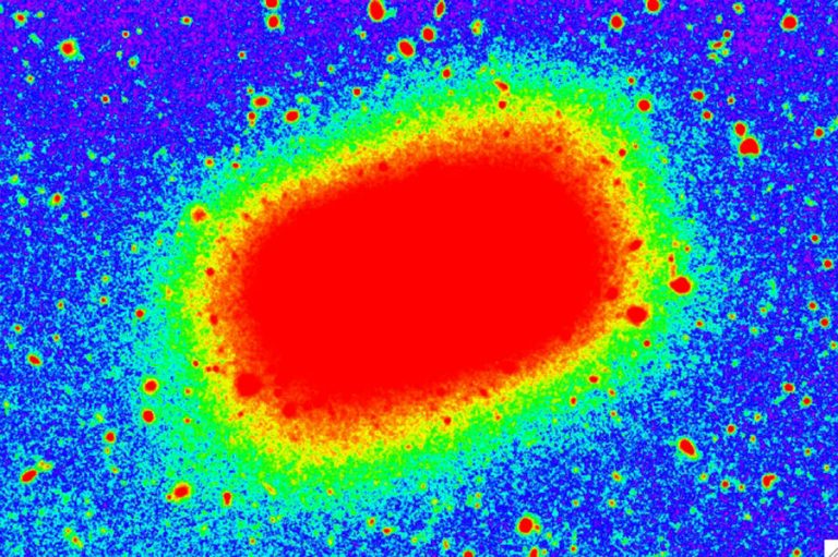 Una galassia a forma di smeraldo