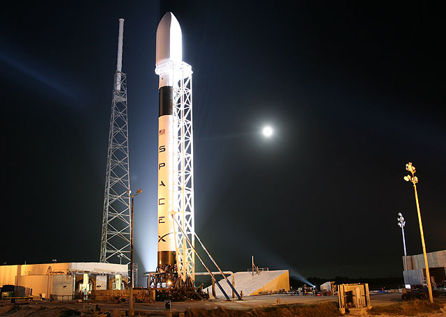 SpaceX: lancio annullato per guasto a un motore