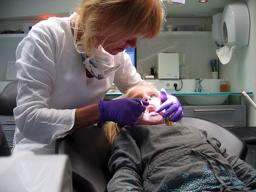 Paura del dentista? La colpa è dei papà