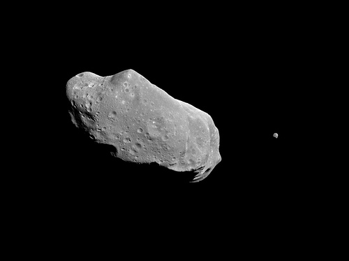 L’asteroide Apophis sfiora la Terra