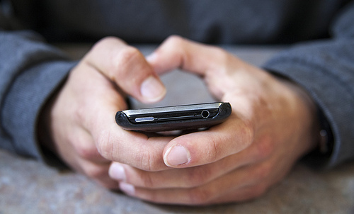 Troppi sms fanno male alla coppia?