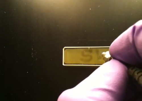 Scrivere sui liquidi. Con la luce