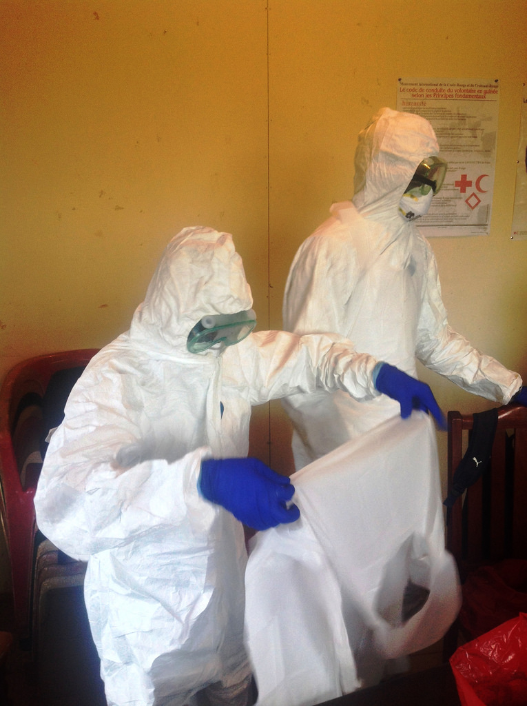 Ebola, proseguono i contagi