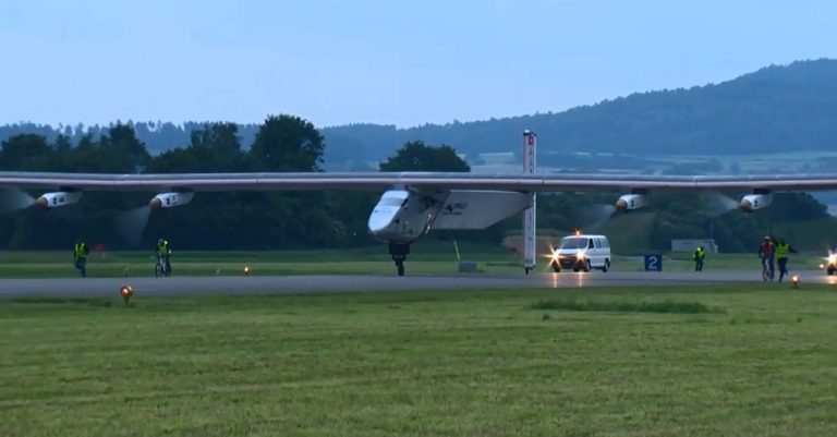Il successo di Solar Impulse 2, l’aereo a energia solare