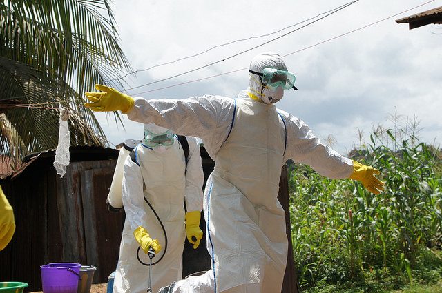Ebola, cosa serve per frenare l’epidemia