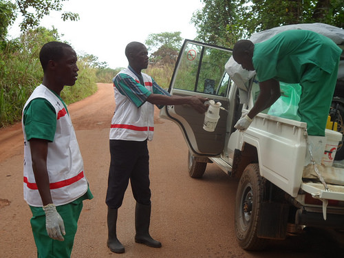 Vaccino contro ebola: sicuro anche negli africani