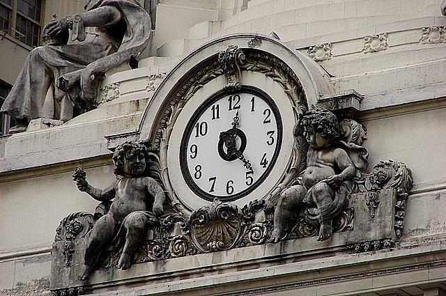 Il secondo in più che sposta la mezzanotte di oggi