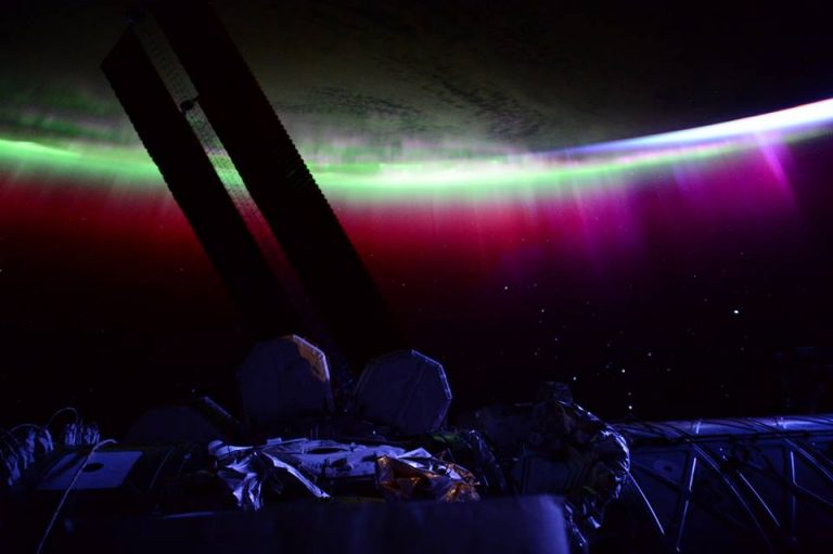 Tempeste solari all’origine di splendide aurore