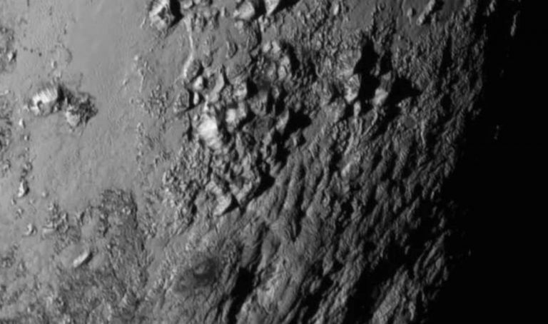 Le montagne ghiacciate di Plutone