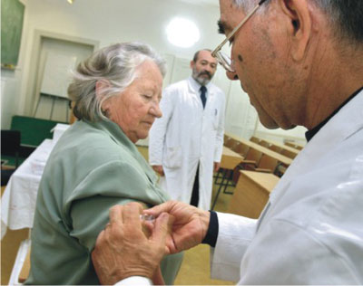 Over 65: il momento di vaccinarsi contro l’influenza è adesso