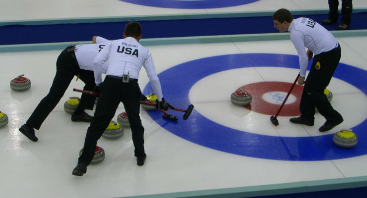 “Broomgate”: il curling bandisce le scope high tech