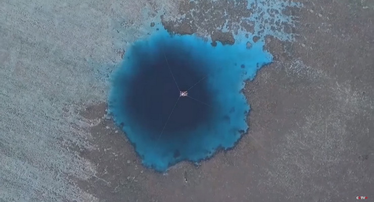 Il più profondo Sinkhole al mondo è in Cina