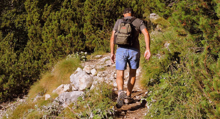 camminare (foto via Pixabay)