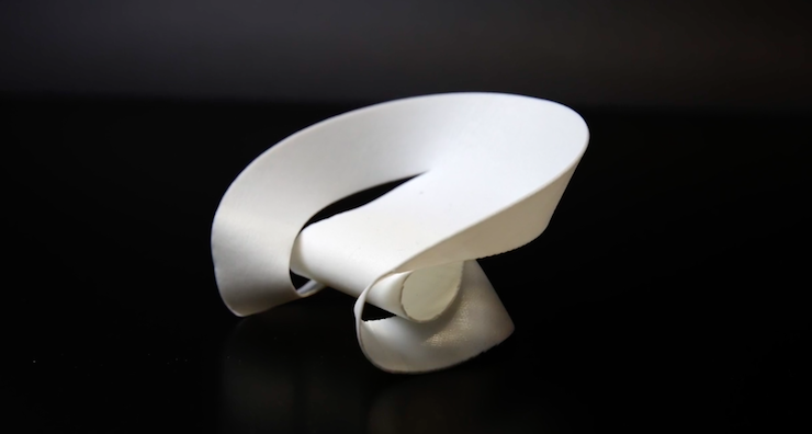 Il mobile stampato in 3D che si piega da solo
