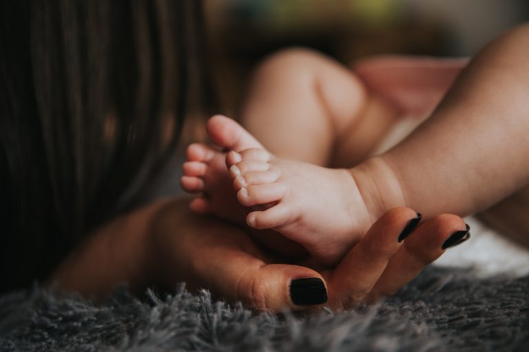 Bimbi: una carezza contro il dolore