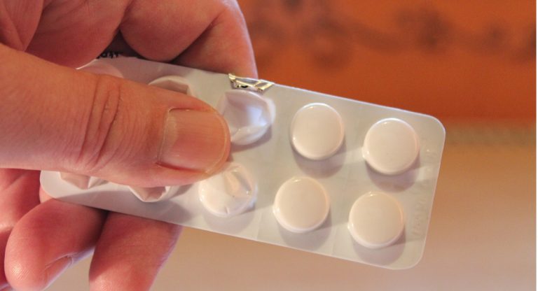 COVID-19, non ci sono prove che l’ibuprofene peggiori i sintomi