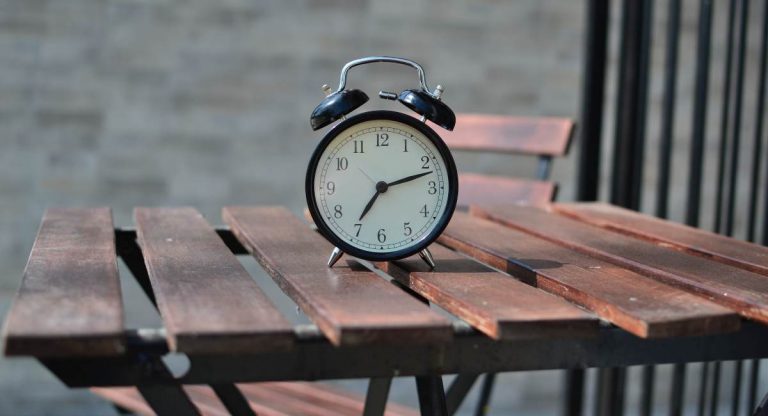 obesità ritmi circadiani orologio biologico sonno alimentazione