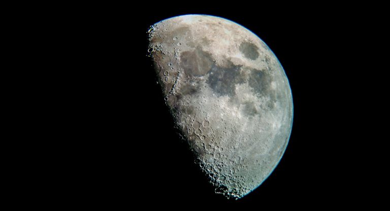 Luna tettonica