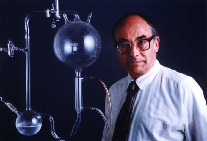Stanley Miller esperimento provetta origine vita biochimica aminoacidi