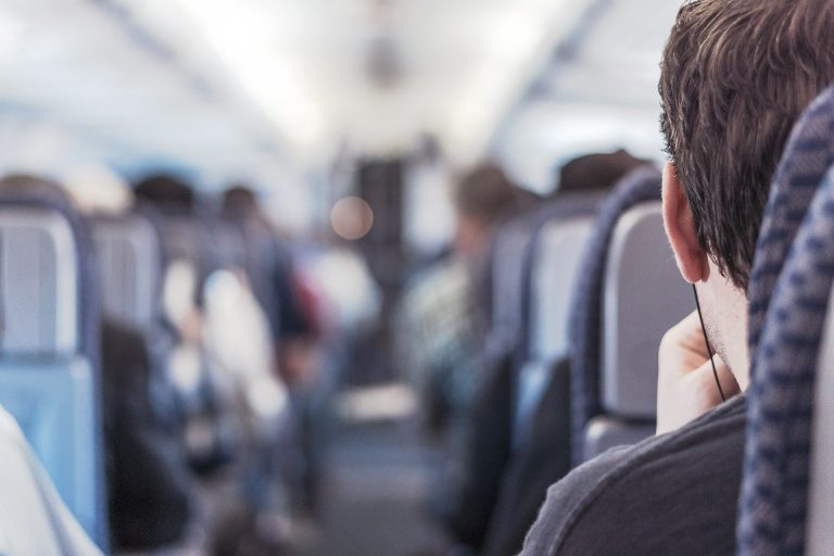 coronavirus covid treno passegeri viaggio mascherina
