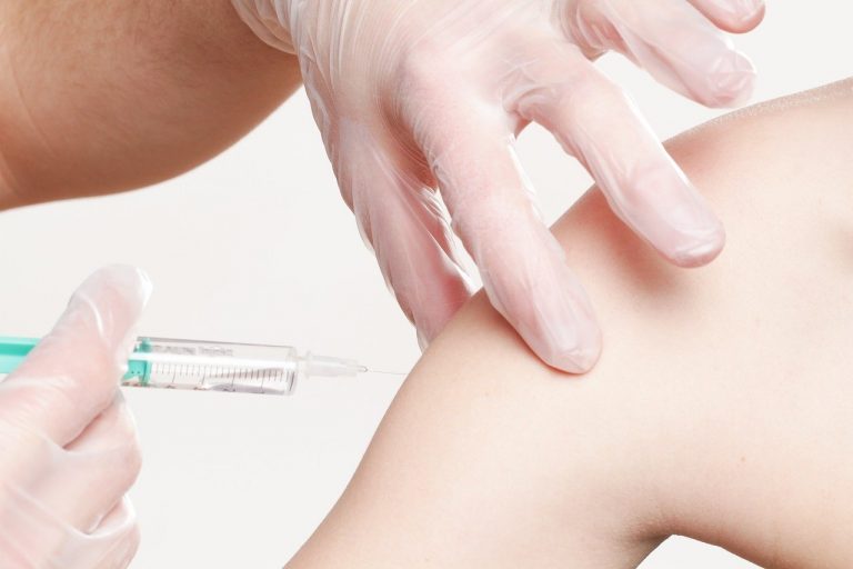 vaccino covid coronavirus oxford sperimentazione trial astrazeneca