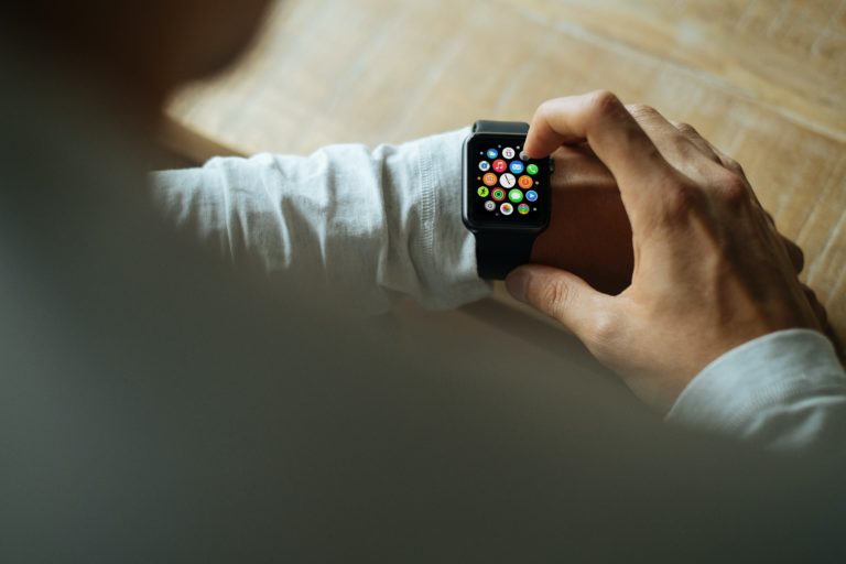 Parkinson, verso la diagnosi precoce attraverso gli smartwatch