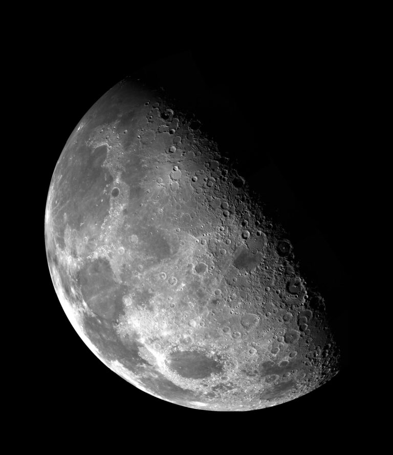 La Luna si è “rovesciata” circa 4 miliardi di anni fa