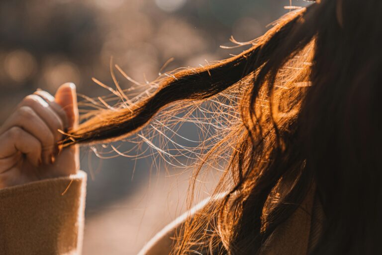 Tricotillomania: cosa scatena l’impulso di strapparsi i capelli