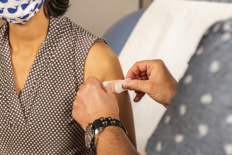 Influenza: ecco i vaccini autorizzati, c’è anche quello spray